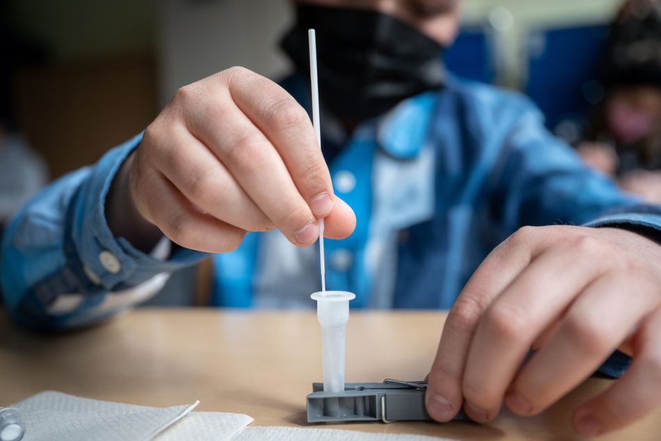 Nach den ersten zwei Wochen ändern sich die Testregeln in Thüringen. Sollte eine Schule in einer bestimmten Warnstufe sein, wird es gar keine Tests mehr geben. (Archivbild)