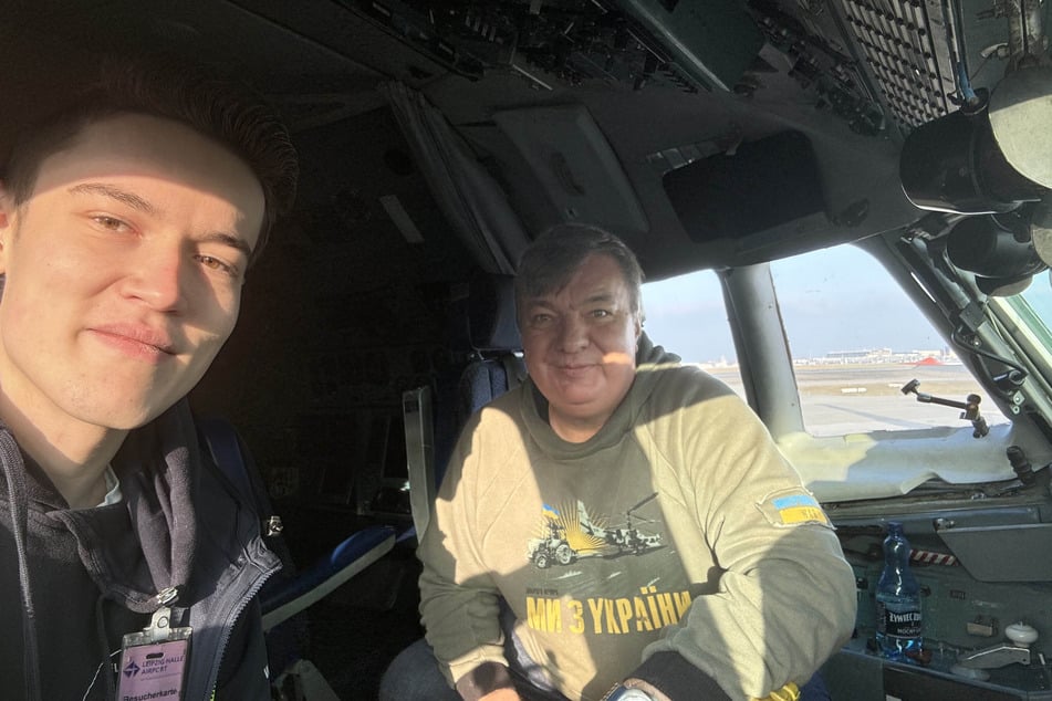 Lucas Dix (l.) und Dmytro Antonov (r.) im Cockpit.