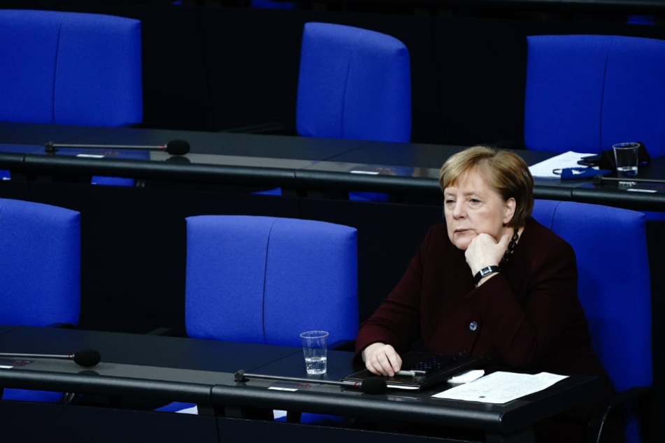 Bundeskanzlerin Angela Merkel (66, CDU) nimmt an der Sitzung des Bundestags teil.