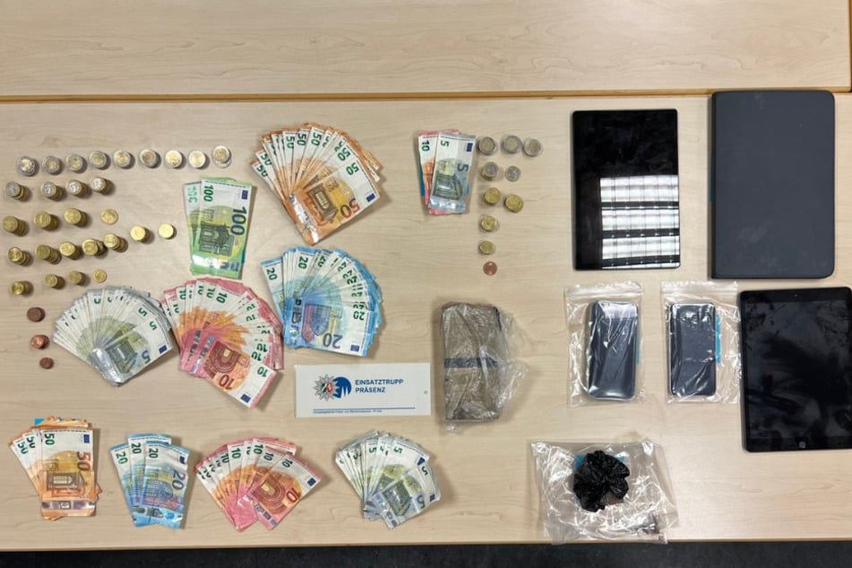 Köln: Polizei nimmt Drogendealer auf Kölner Einkaufsmeile hoch - auch sein Käufer hat Stress