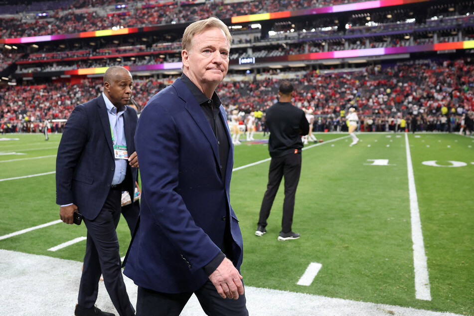 NFL Commissioner Roger Goodell (c.) said the decision to allow private equity investments "won't change a thing" for fans.