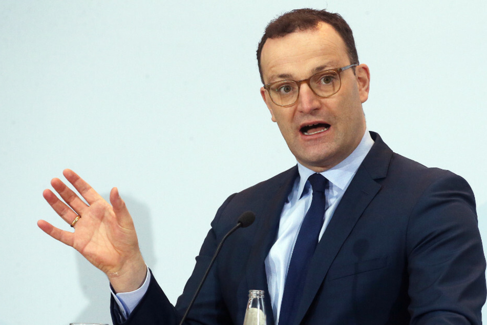 Spahn mahnt zur Besonnenheit: Keine Feiern mehr in diesem Winter!