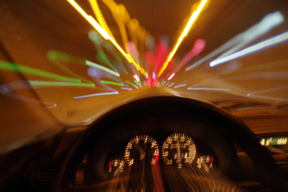 Der 30-jährige Belgier kam nicht weit. Die Polizei stoppte seine irre Fahrt auf der A1. (Symbolfoto)