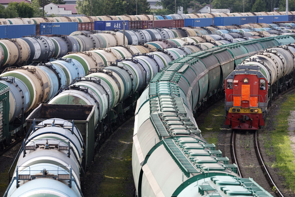 Litauen hatte Mitte Juni den Bahntransit einiger Waren über sein Territorium in das Gebiet um Kaliningrad - ehemals Königsberg - verboten, die auf westlichen Sanktionslisten stehen. Moskau nannte die Beschränkungen "illegal" und drohte mit Gegenmaßnahmen.