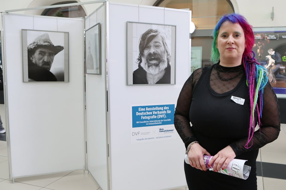 Nadja Henschel (42), Sozialarbeiterin in der Notunterkunft "Kipsdorfer Straße" organisierte die Ausstellung mit.