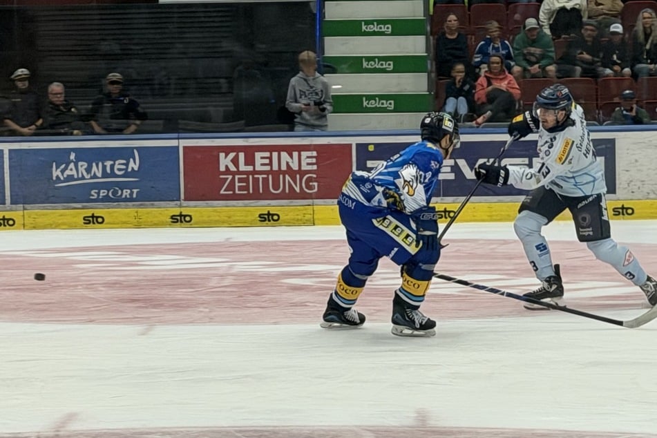 Einige Torchancen hatte Adam Helewka in seinem ersten Eislöwen-Spiel.