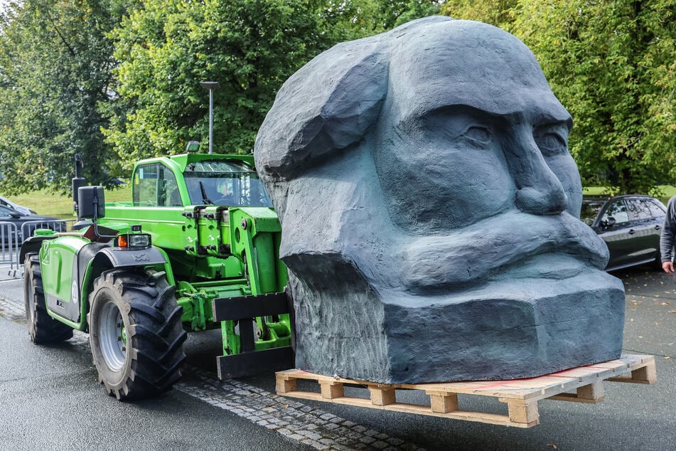 Obwohl er nicht viel wiegt, bereitete der Transport Kopfzerbrechen.