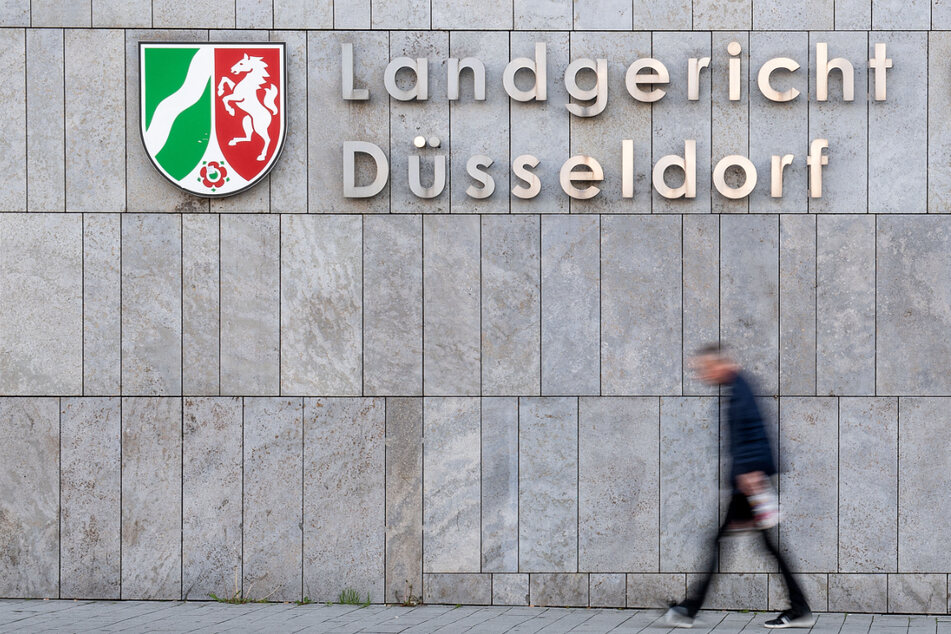 Am Düsseldorfer Landgericht startet der Prozess gegen einen Boxer (20), der einen 19-Jährigen mit einem Messer schwer verletzt haben soll. (Symbolbild)