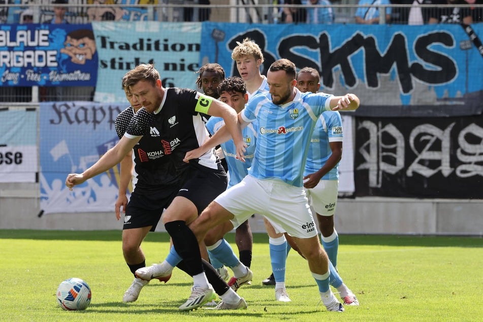 "Brutal verteidigen" ist das Motto von CFC-Spieler Artur Mergel (28, r.) und Kollegen.