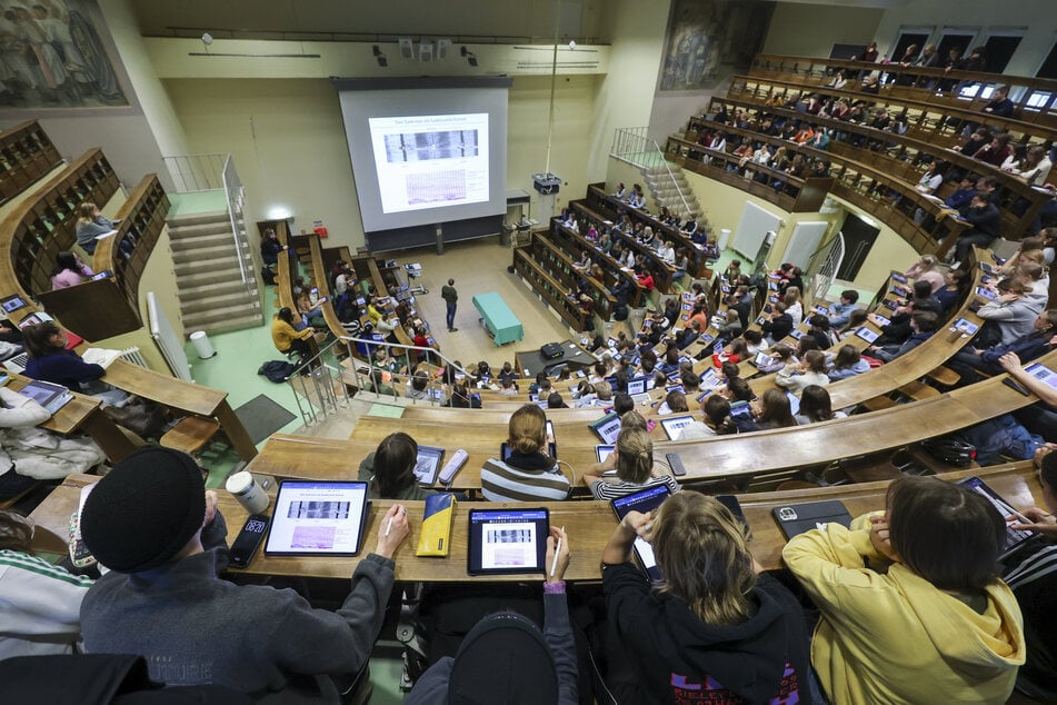 Die Dauerbelastung für die Beschäftigten an Sachsens Hochschulen steigt und steigt, sagt die Gewerkschaft ver.di und hat eine Petition gestartet. (Symbolfoto)