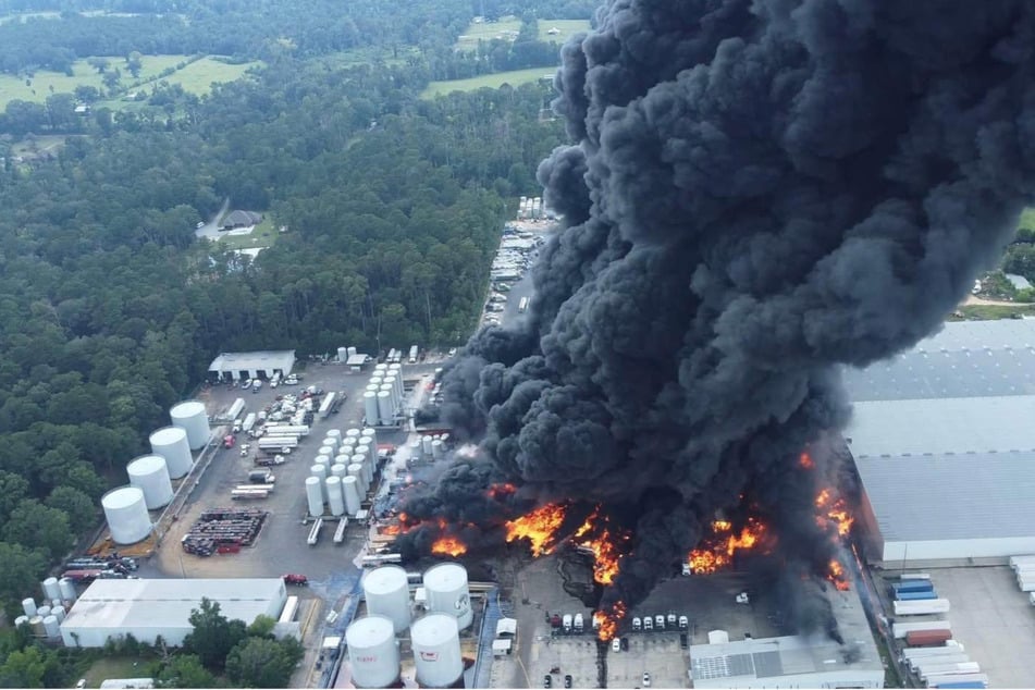 Die Explosion löste einen Großbrand aus, der nur schwer unter Kontrolle zu bringen war.