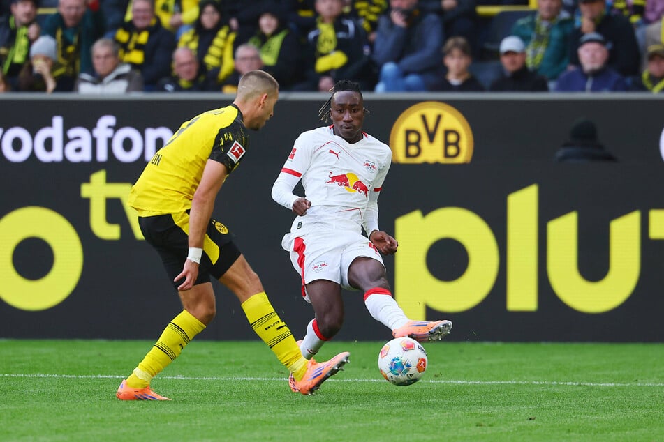 Yan Diomande (18, r.) versäumte die Abfahrtszeit.