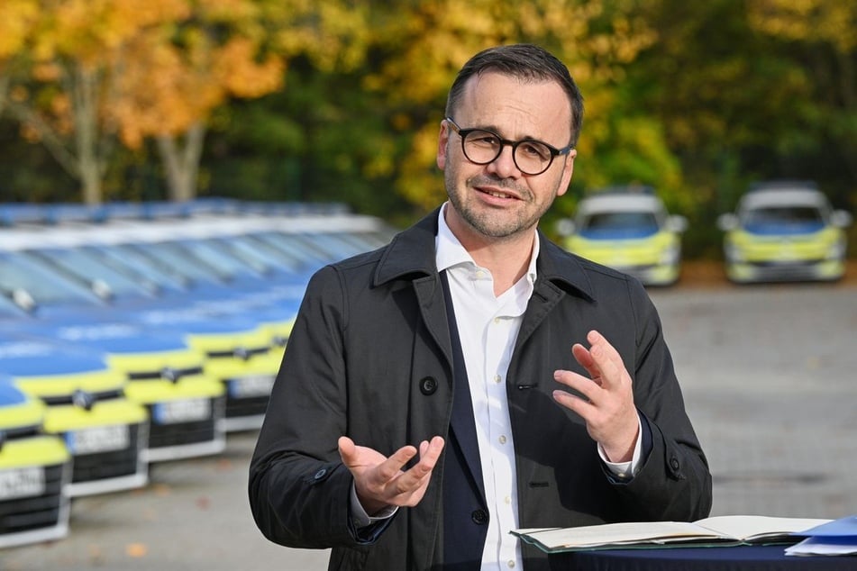 Brandenburgs Innenminister Jan Redmann (46, CDU) verzeichnet wachsendes Interesse von Polizisten aus anderen Bundesländern. Konkrete Zahlen kann er jedoch nicht nennen.