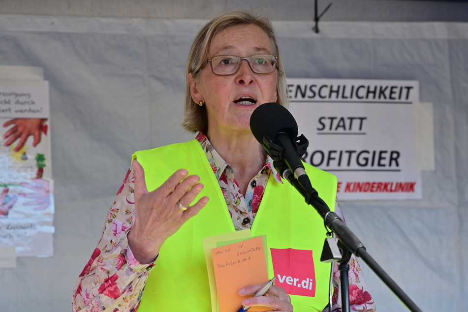 Simone Bovensieben von ver.di kritisierte die Geschäftsführung des DRK-Krankenhauses Lichtenstein.
