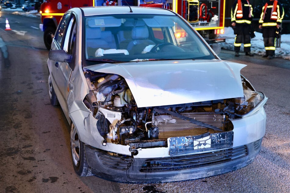 Die Kreuzung Karlsbader Straße/Kobaltstraße musste nach einem Unfall kurzzeitig voll gesperrt werden.