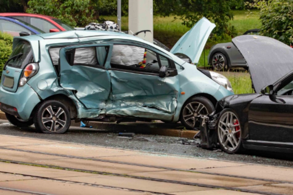 Unfall im Vogtland: Porsche kracht in Chevrolet