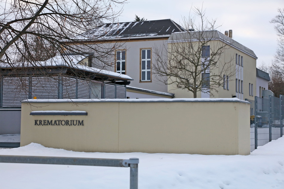 Das Krematorium in Zwickau kommt angesichts der vielen Toten kaum noch hinterher.