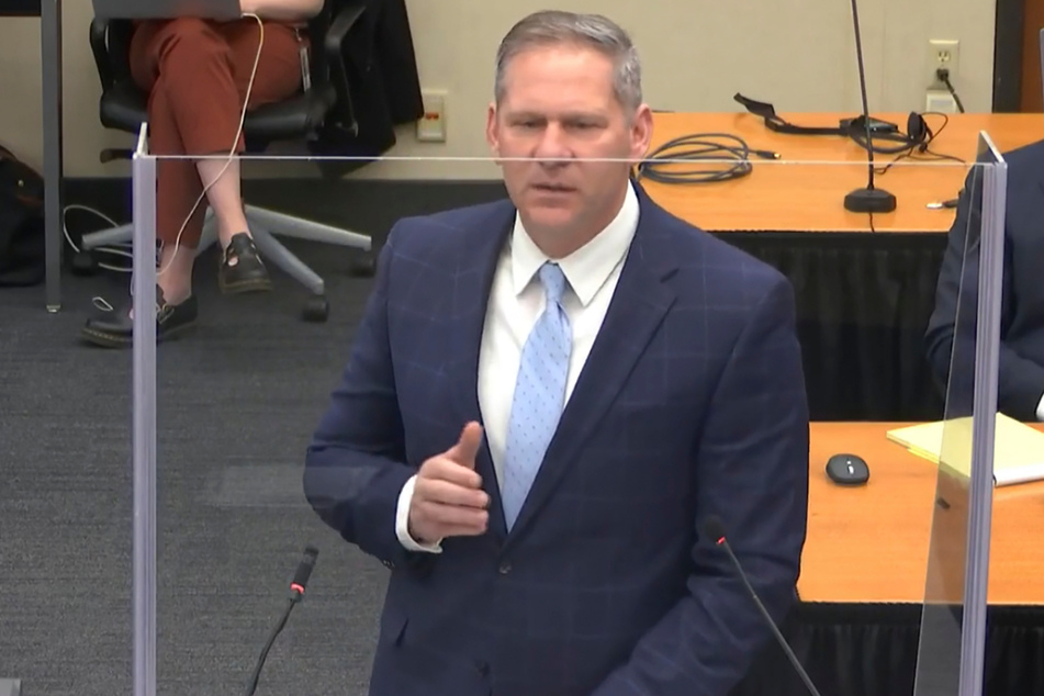 Staatsanwalt Steve Schleicher hält sein Schlussplädoyer im Hennepin County Gericht.