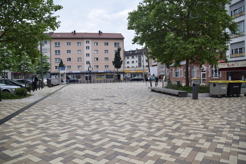 Der Angriff hat auf dem Marktplatz in Mannheim-Rheinau stattgefunden.