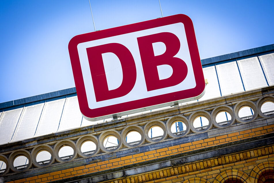 Die Deutsche Bahn stellt "BahnCard Kreditkarten" und "BahnBonus Kreditkarten" ein.