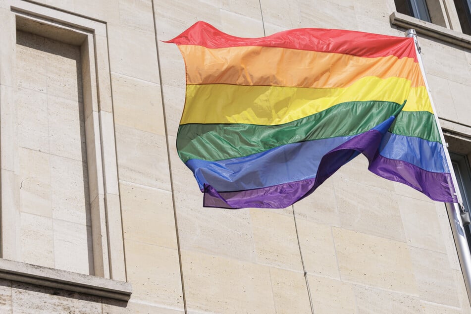 Polizei und Opfer vermuten hinter der Attacke einen homophoben Hintergrund. (Symbolbild)