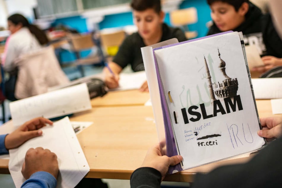 Schüler beim Islam-Unterricht einer siebten Klasse in der Frankfurter Ernst-Reuter-Schule (Archivbild).