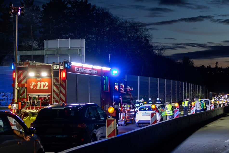 Durch die zeitweilige Vollsperrung der A46 in Richtung Hagen kam es bei Iserlohn zu einem kilometerlangen Stau.