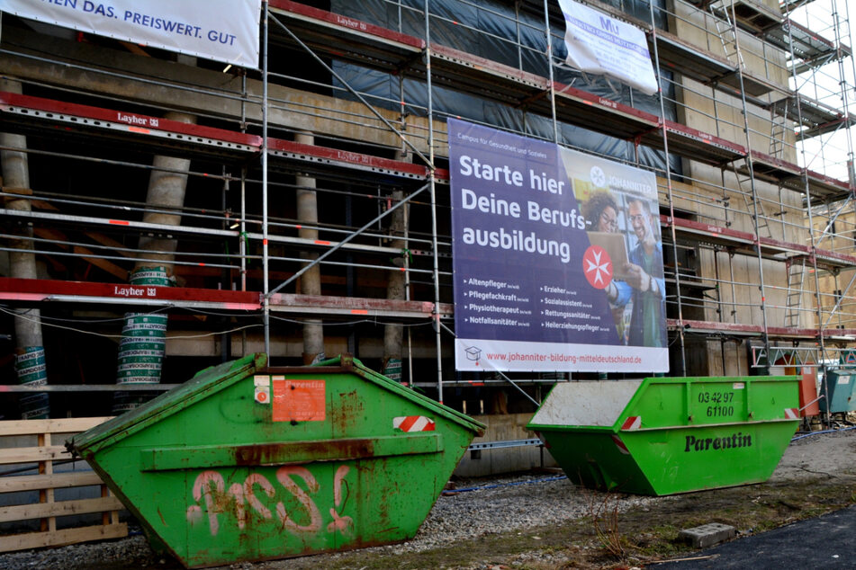 Noch ist es eine Baustelle, doch schon bald sollen hier im Leipziger Stadtteil Reudnitz eine Bildungseinrichtung und auch Wohnraum eröffnet werden.