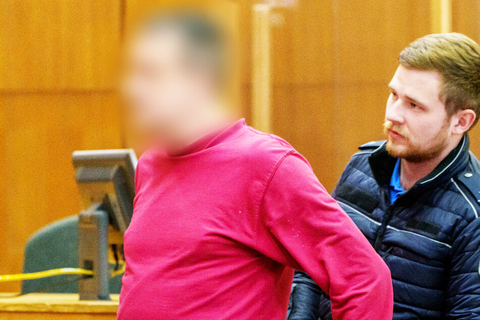 Der Prozess um die "NSU 2.0"-Drohschreiben gegen Alexander M. (54, l.) vor dem Landgericht Frankfurt endete am Donnerstag mit einem Urteil: fast sechs Jahre Haft.