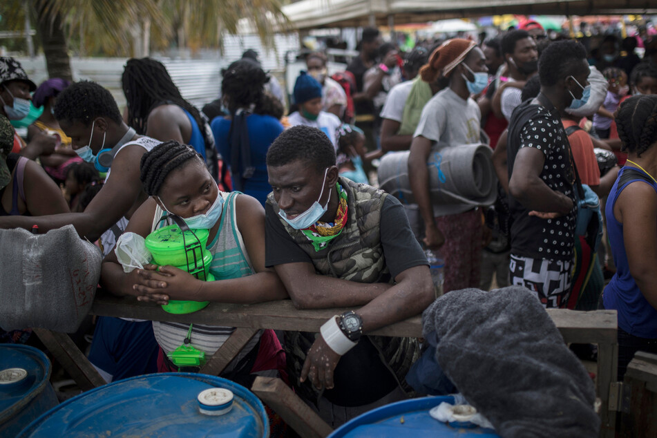 Zu wenige Boote: In diesem Ort stecken Tausende Migranten fest