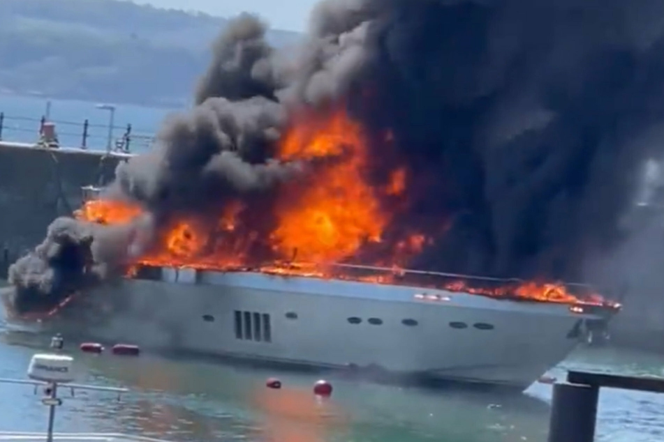 Warum die fast 26 Meter lange Superyacht explodierte, ist noch völlig unklar.