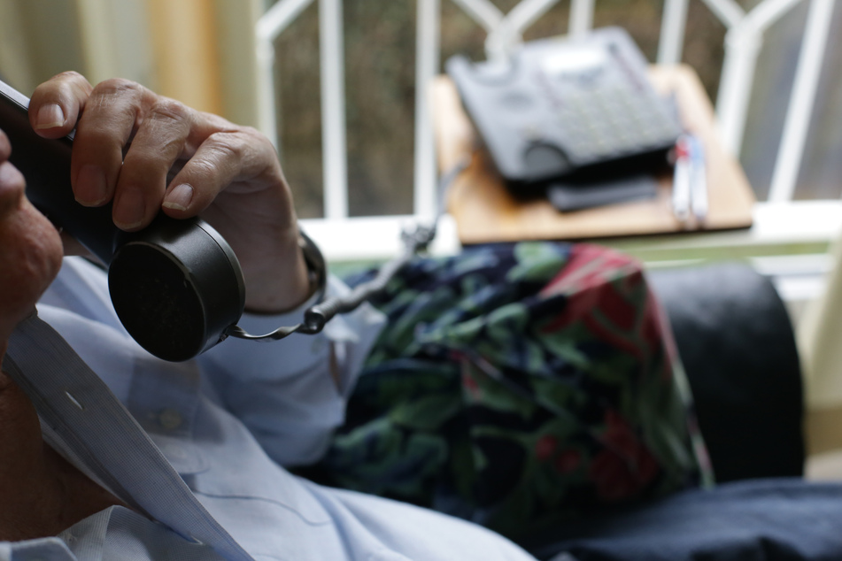 Pflegegutachter dürften ab Juli wieder in die Wohnungen der Antragsteller kommen. Zuvor musste die Einstufung wegen Corona weitgehend per Telefon erfolgen.