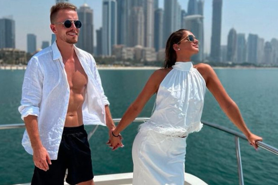 Julian Claßen (29) ist glücklich vergeben. Mit Schwimmerin Tanja Makarić (25) reiste er kürzlich nach Dubai.