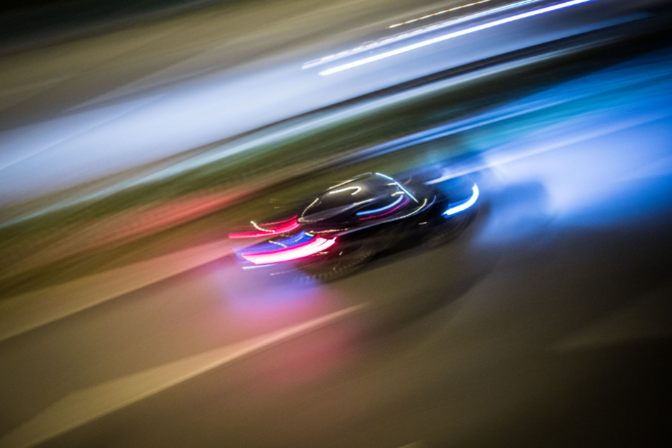 Ein BMW-Fahrer flüchtete vor der Polizei. (Symbolbild)