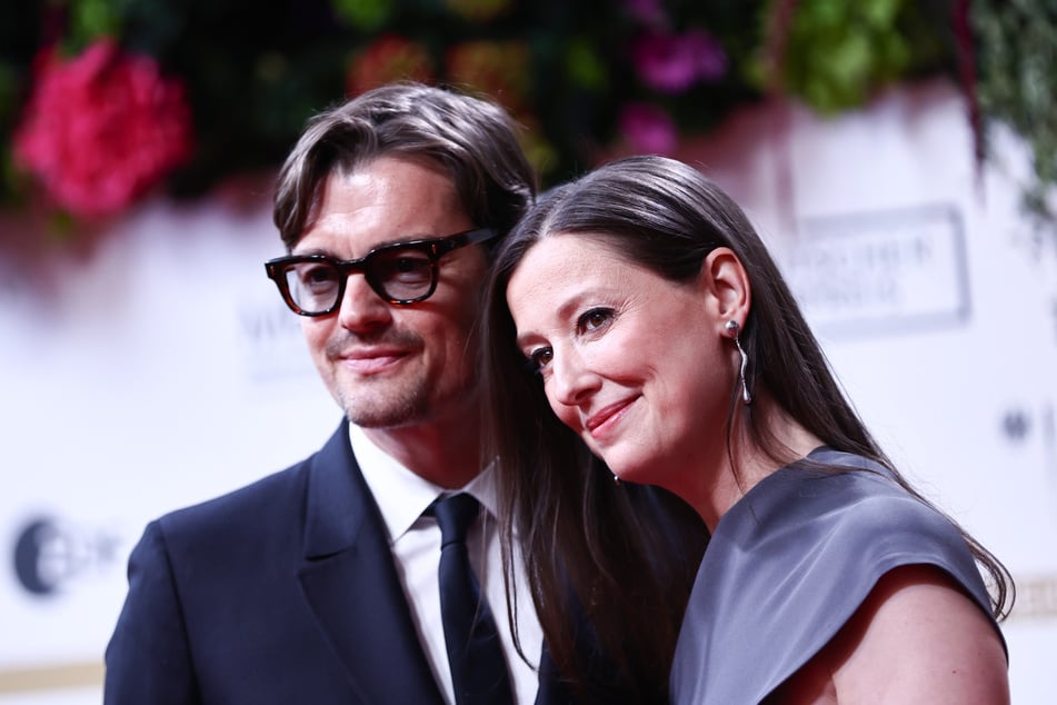 Alexandra Maria Lara (47) und Sam Riley (46) begehen ihr 20-jähriges Jubiläum der Liebe.