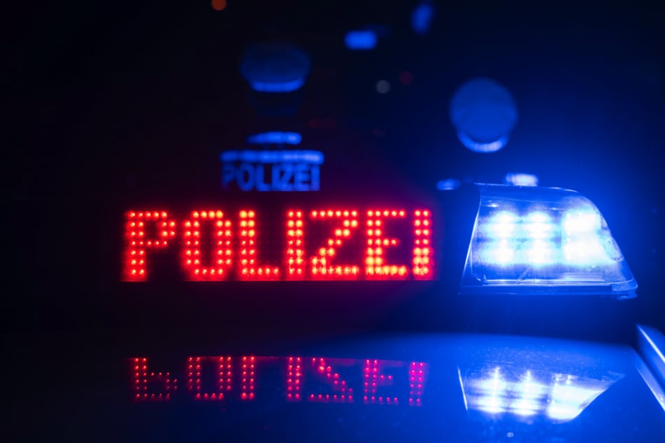 Parallel zu einer Demonstration auf einer Autobahnbrücke ist es in Schleswig-Holstein zu einem tödlichen Unfall gekommen. (Symbolbild)