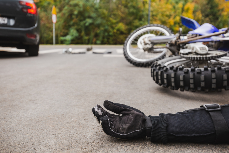 Bei einem Unfall in Sachsen-Anhalt ist ein Motorradfahrer ums Leben gekommen. (Symbolbild)