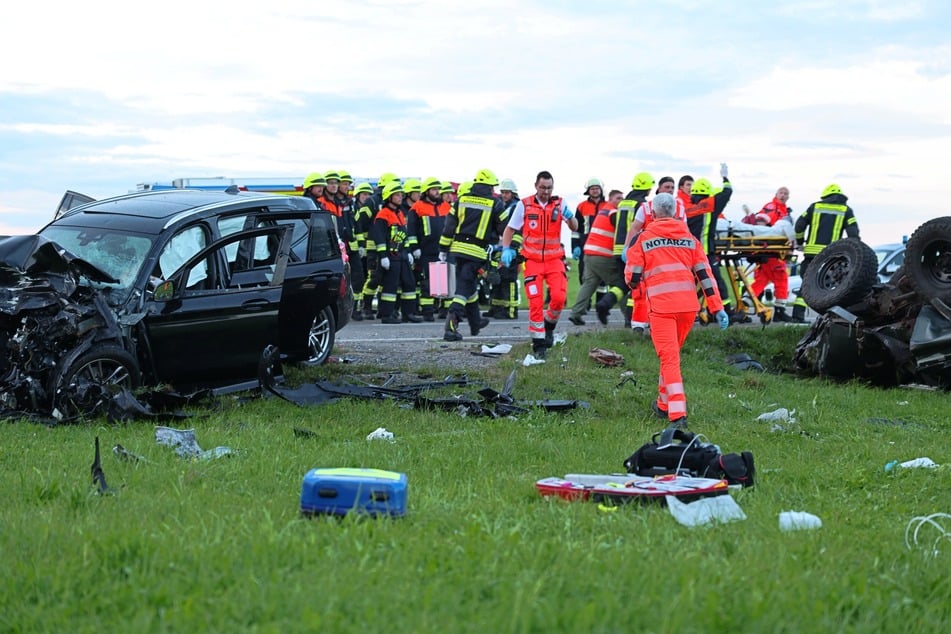 Etwa 100 Rettungskräfte waren im Einsatz.