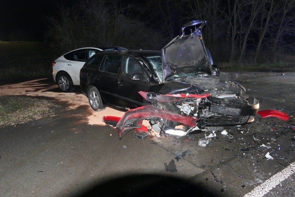 Die drei Autos wurden stark beschädigt.