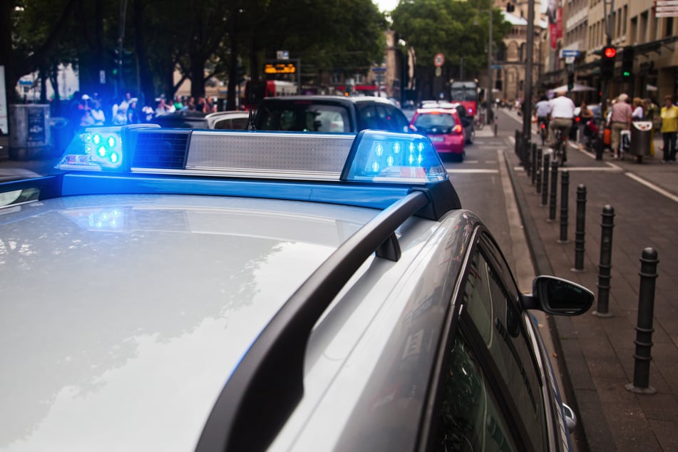 Nachdem es in einem Parkhaus nahe dem Neumarkt zu einem Feuer gekommen ist, hat die Polizei Ermittlungen aufgenommen. (Symbolbild)
