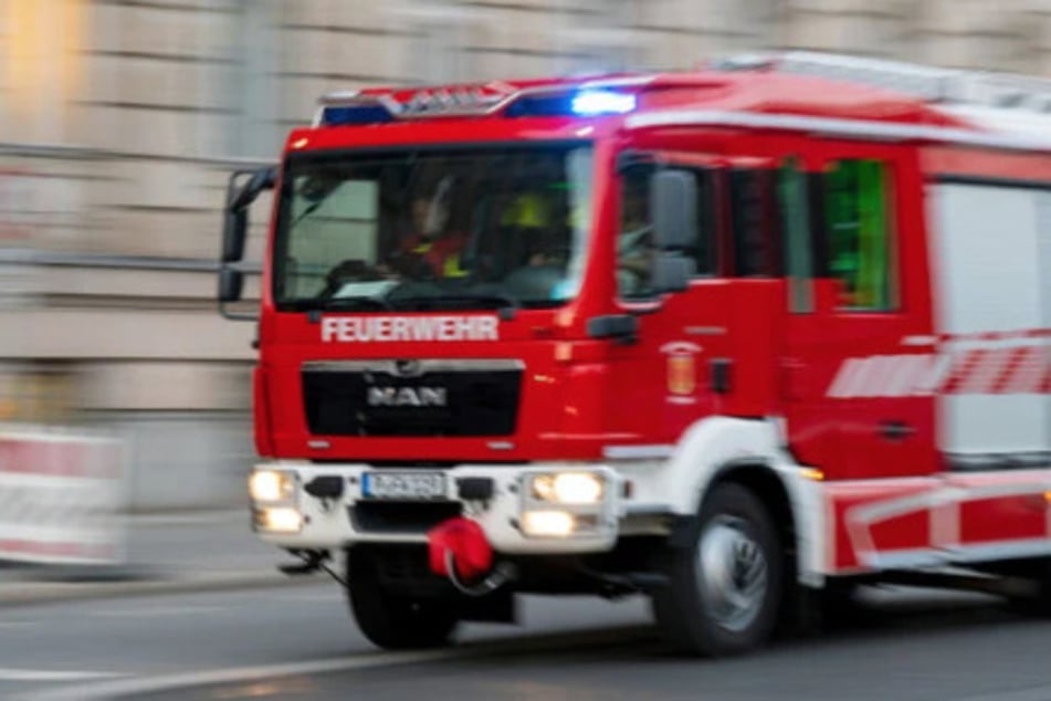 Die Feuerwehr in Köln musste am Abend einen Brand in Köln-Gremberg löschen. (Symbolbild)