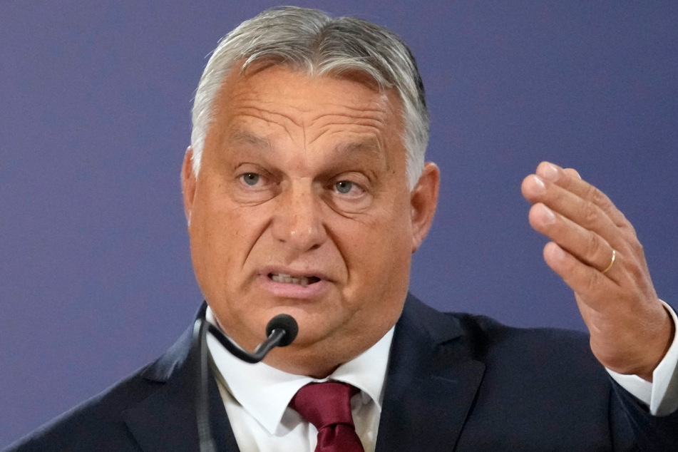 Der ungarische Ministerpräsident Viktor Orban (59) freut sich über das Wahlergebnis in Italien.