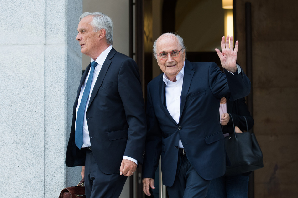 Joseph Blatter (86, r.) und Anwalt Lorenz Erni hatten vor Gericht die Anschuldigungen zurückgewiesen.