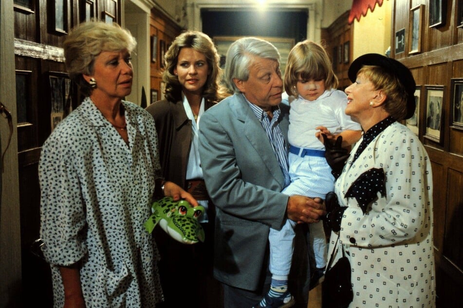 Die ZDF-Serie "Die Wicherts von nebenan" (ab 1986) zählte zu Schütes bekanntesten späteren TV-Rollen. Auf dem Bild ist sie als Zweite von links zu sehen.