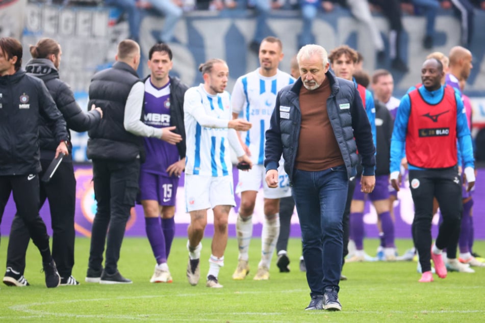 FCE-Coach Pavel Dotchev (59) verließ natürlich enttäuscht das Feld.