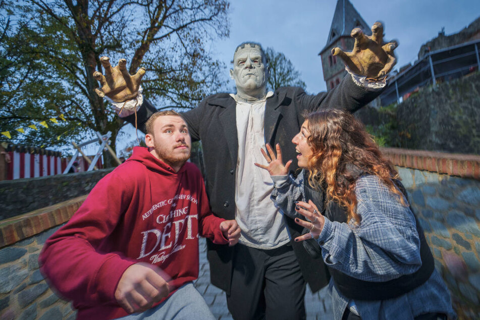 Frankensteins Monster ist zum Halloween-Festival auf Burg Frankenstein im südhessischen Mühltal zurückgekehrt.
