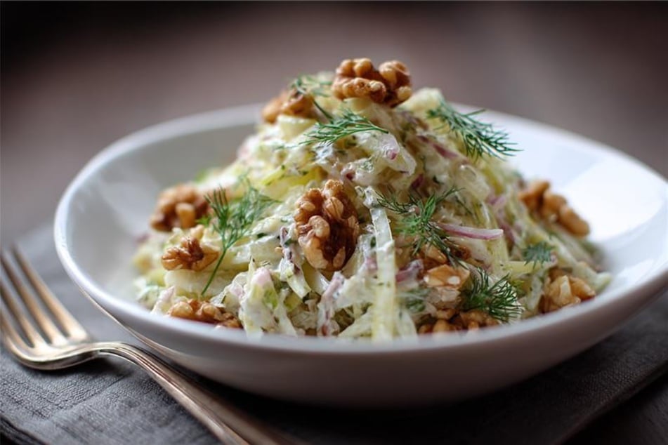 Omas Waldorfsalat Rezept: Original schlemmen