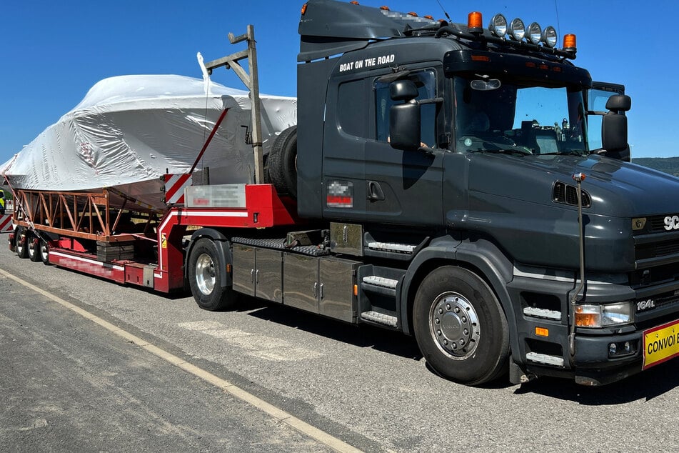 Nach der Kontrolle ging es für den 67-jährigen Fahrer des Schwertransports nicht mehr weiter.