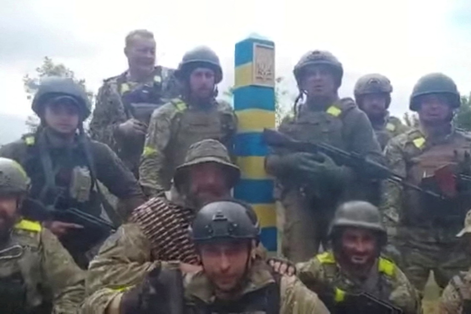 Ukraine war: Ukrainian forces reach Russian border in symbolic effort