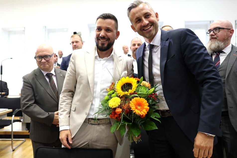 Tobias Rausch (35, AfD, l.) nahm die Wahl zum Landtagspräsidenten an.